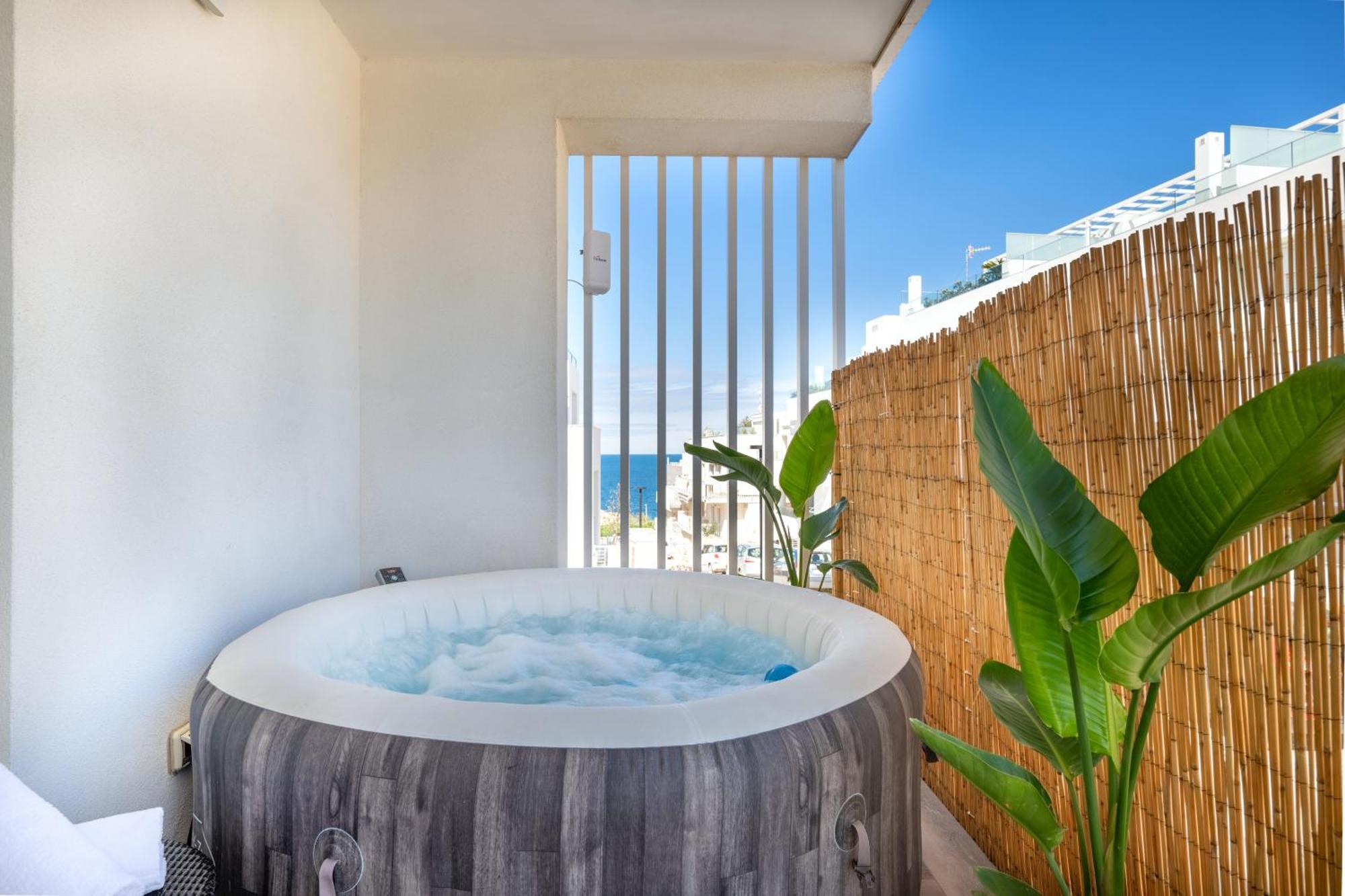 Exclusive Deluxe Apt Up To 6 People & Heated Tub Polignano a Mare Ngoại thất bức ảnh
