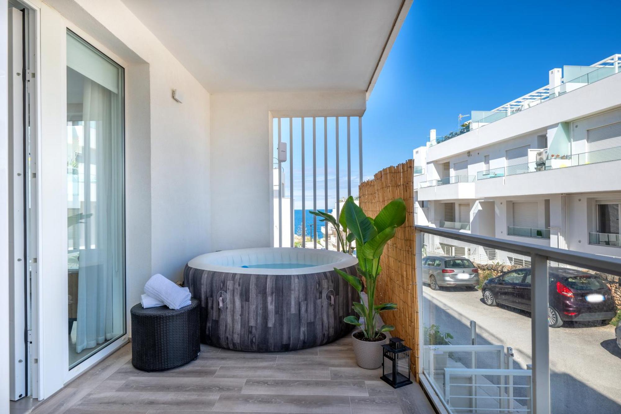 Exclusive Deluxe Apt Up To 6 People & Heated Tub Polignano a Mare Ngoại thất bức ảnh